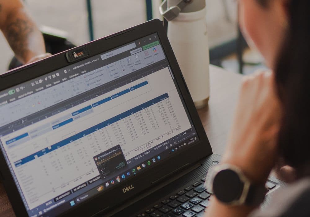 Team analysiert betriebliche Anforderungen